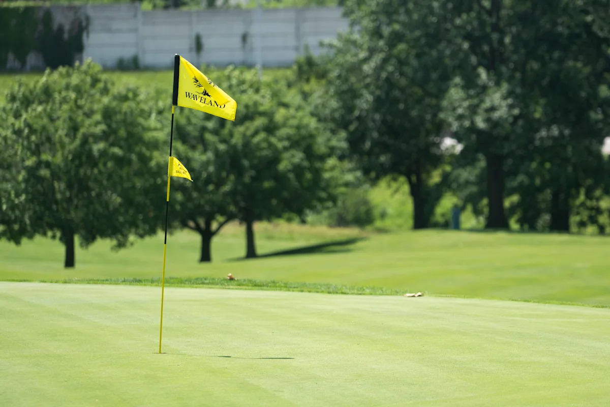 FoGOLF's tweet photo. #IOWA golf course lighting project scrapped after neighbor pushback
https://t.co/s8XdJMKfX1
#CCorporation #DesMoines #GolfCourse #GolfCourses #LightingProject #WavelandGolf #WavelandParkNeighborhoodAssociation https://t.co/Z4iCY1tpT6
