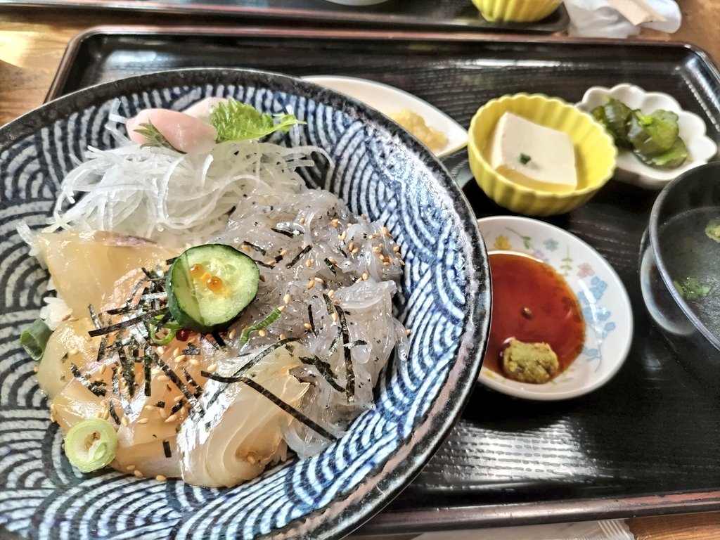 CubとVmaxとakinoriだけど tweet media