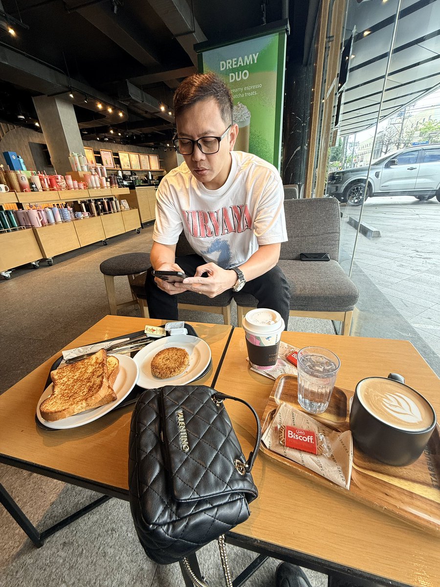 marjmallows25's tweet photo. ⭐️⭐️⭐️⭐️⭐️ @starbucksph 
Sunday repeat at Jupiter Reserve with my constant￼￼￼￼￼￼￼￼￼☕️￼￼ https://t.co/DfC8tnQSOq