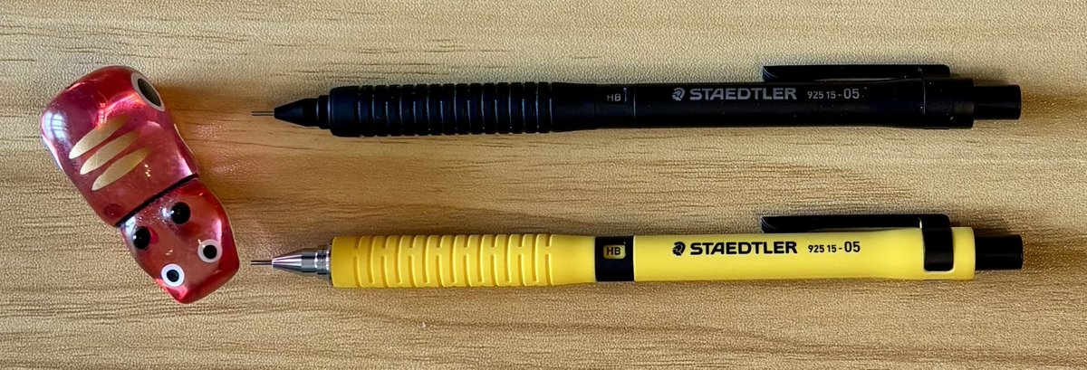 ロフト限定925-15買ってきた　ブラックの口金を移植してフルブラックの925-15に　黄色に銀もいい感じだし　フルブラックもいい感じ　両方とも👍