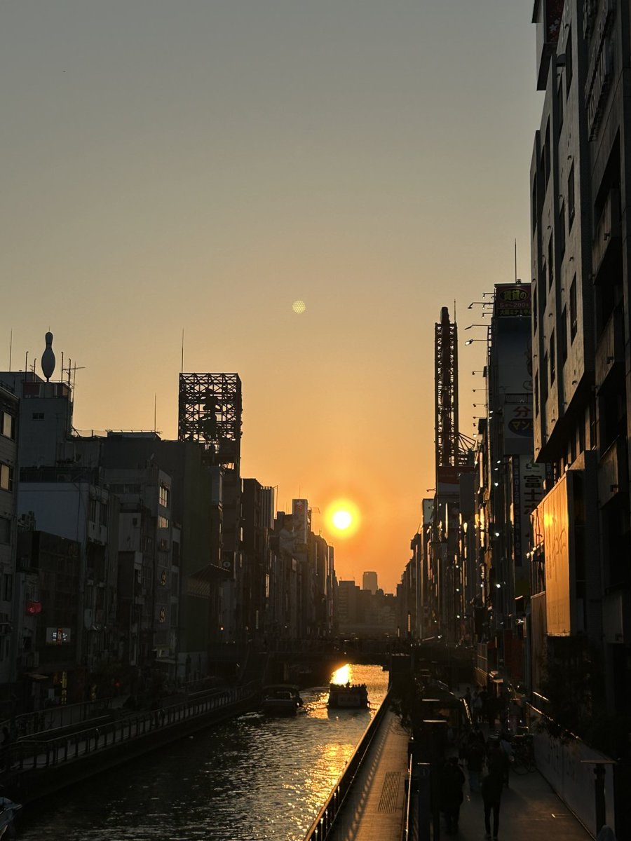 Stevexose's tweet photo. 大阪の道頓堀へ、夕暮れから夜までの賑やかな時間を楽しんだ🍤🌆 https://t.co/AjPxT1w9SF