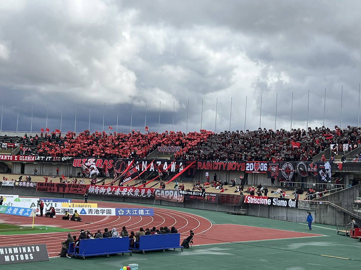 選手入場‼️

🟥◼️コレオ

#zweigen 
#ツエーゲン金沢 
#北陸ダービー