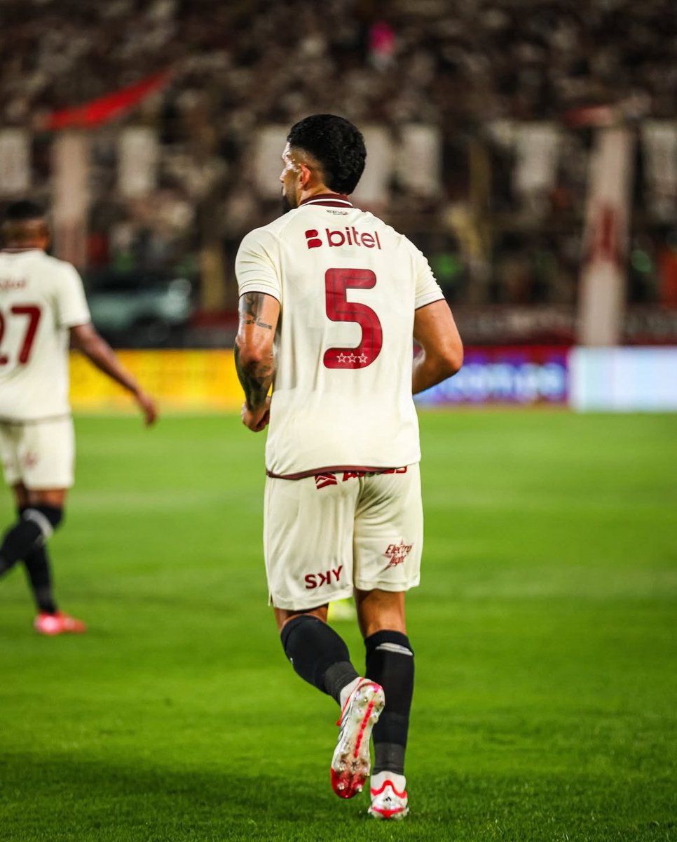 Out of Context Ⓤniversitario de Deportes tweet media