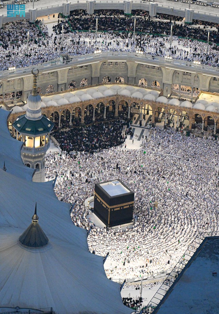 HaramainInfo's tweet photo. Pilgrims seeking for Laylatul Qadr https://t.co/WBNqMS5msH