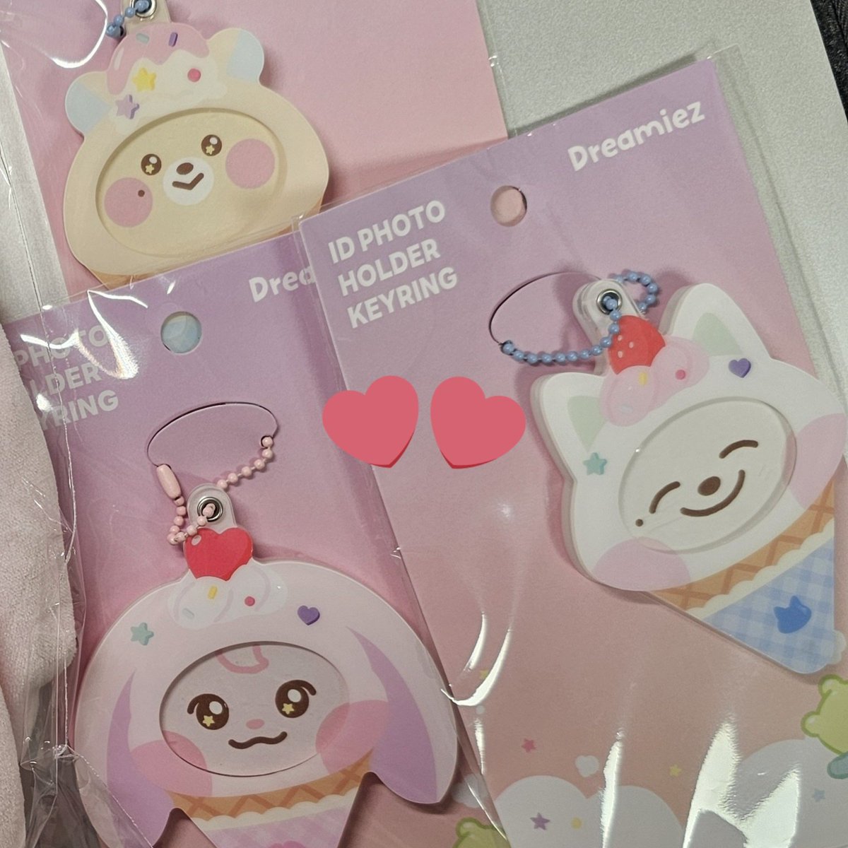 #RT 이벤트 예쁜 재민이 마음 본받아서 소소하지만
🩷 스윗 드리미즈 포토 홀더 키링 
뀨핑 쪠드 밤찌 1명씩 총 3명 
인증은 둘중에 택 1 받을게요오
✅️드림 멤버 1인 버블 구독 100일 이상
✅️BOTH SIDES 스밍 777회 이상
당발은 이번주 내로✌️ #참저삭
재민아 예쁜 글만 보고 행복만 해💚