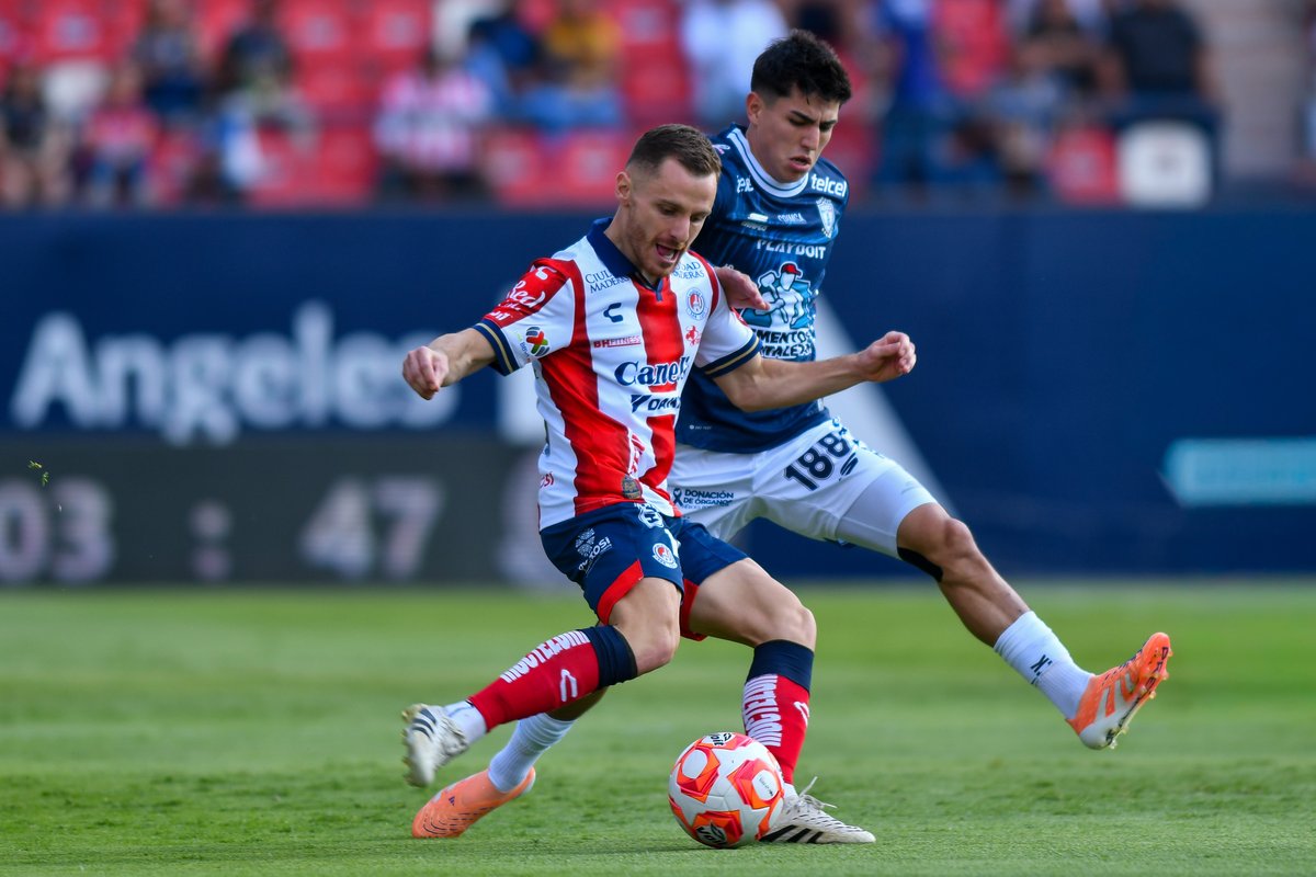LigaBBVAMX's tweet photo. ¡Empate de último minuto en San Luis Potosí! 🔥
¿Pero de quién fue? 🤔 ¡Descúbranlo!
Acá les dejamos el resumen del @AtletideSanLuis 🆚 @Tuzos. ➡️ https://t.co/rylRcdSiH9
#ConMéxicoC26 #LaLigaDeLaAfición #ADSLPAC https://t.co/XXnnlbF9PZ