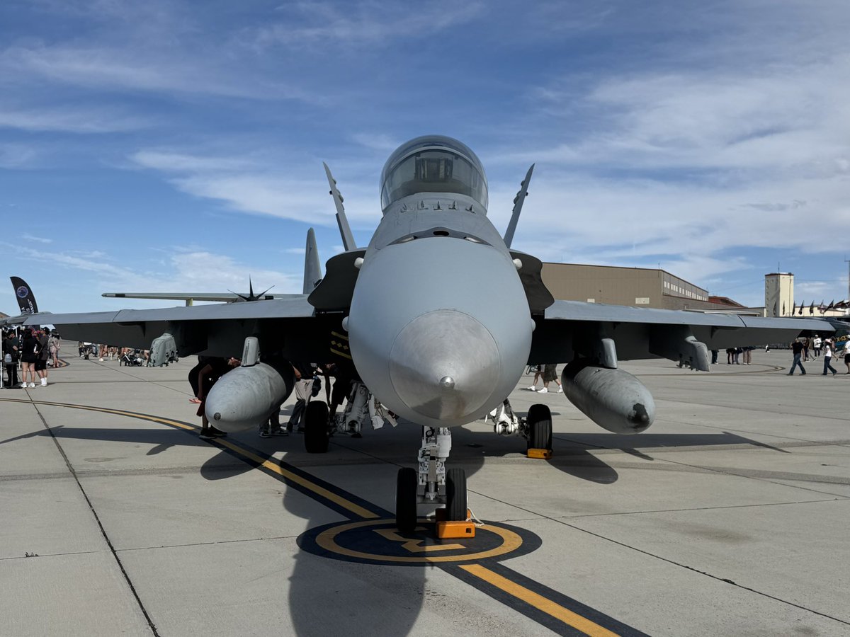 namurusan777's tweet photo. Ground display at Yuma Air Show.
#YumaAirShow https://t.co/l6U93pkdb3