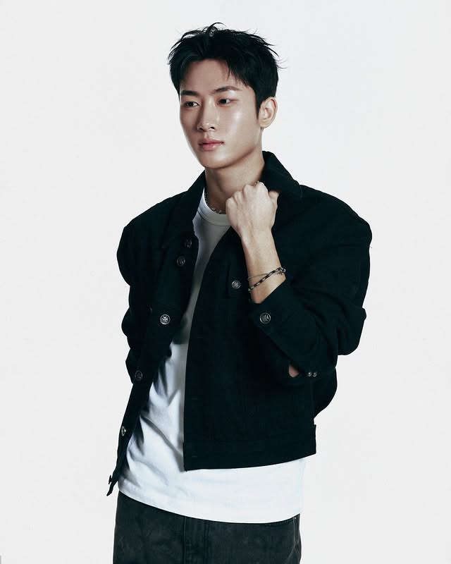 lee_aeeo_ Instagram update 

 "New profile 📸"

#이재억 #LEEJAEEOK #JAEEOK #BILLENNIUMBABY #AEEO