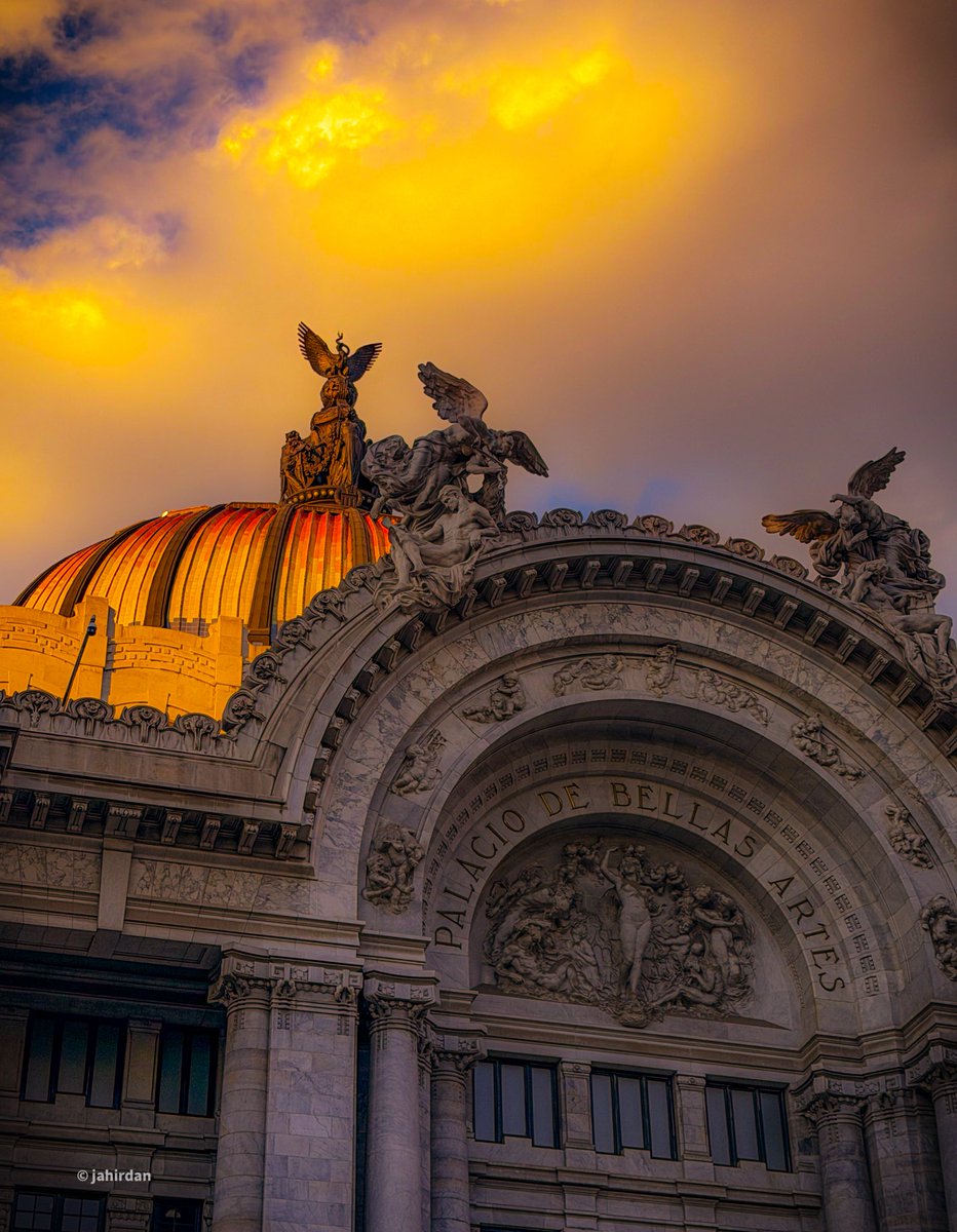 Ángeles del Atardecer… 💛 #CDMX #Mexico #BellasArtes