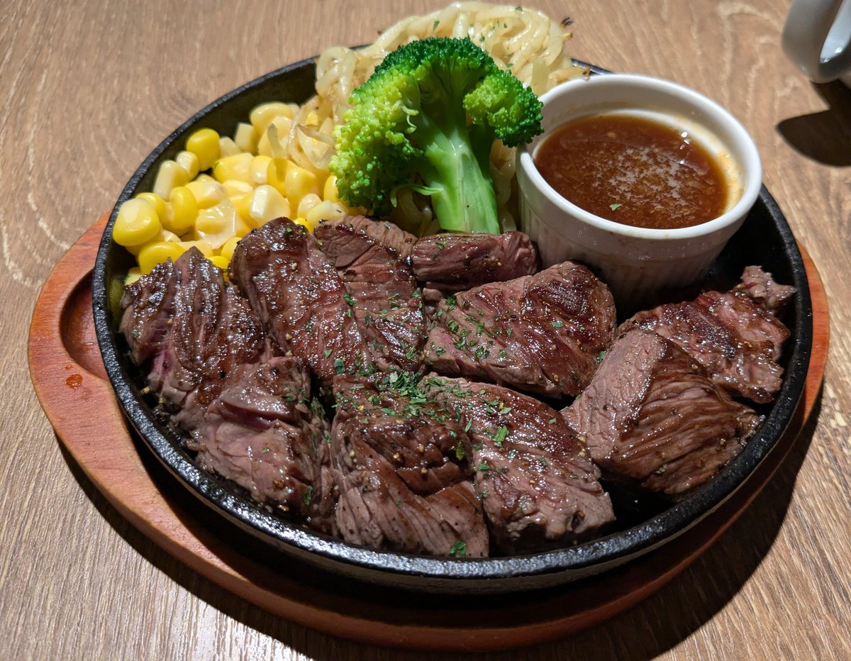 昨日は手術後で、ゆっくり休んでたので、今日は自分へのご褒美で🥩