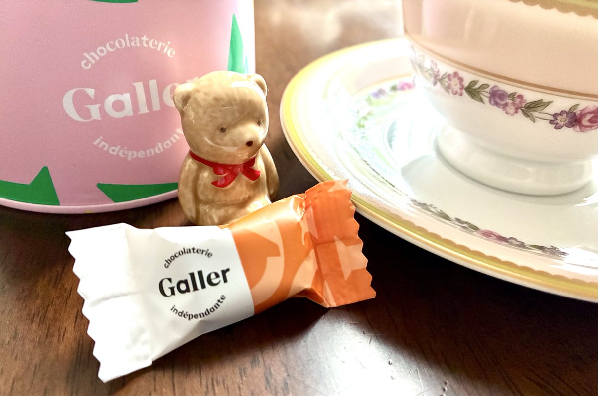 ガレーのチョコ食べ納めです🍫
このサイズの缶は、少しずつ食べれば長く楽しむことができるのでお気に入りです☺️

紅茶はTeapickさんのなんでもない日に飲む紅茶🫖
いつ飲んでも美味しい紅茶です🐻💕

＃茶好連
