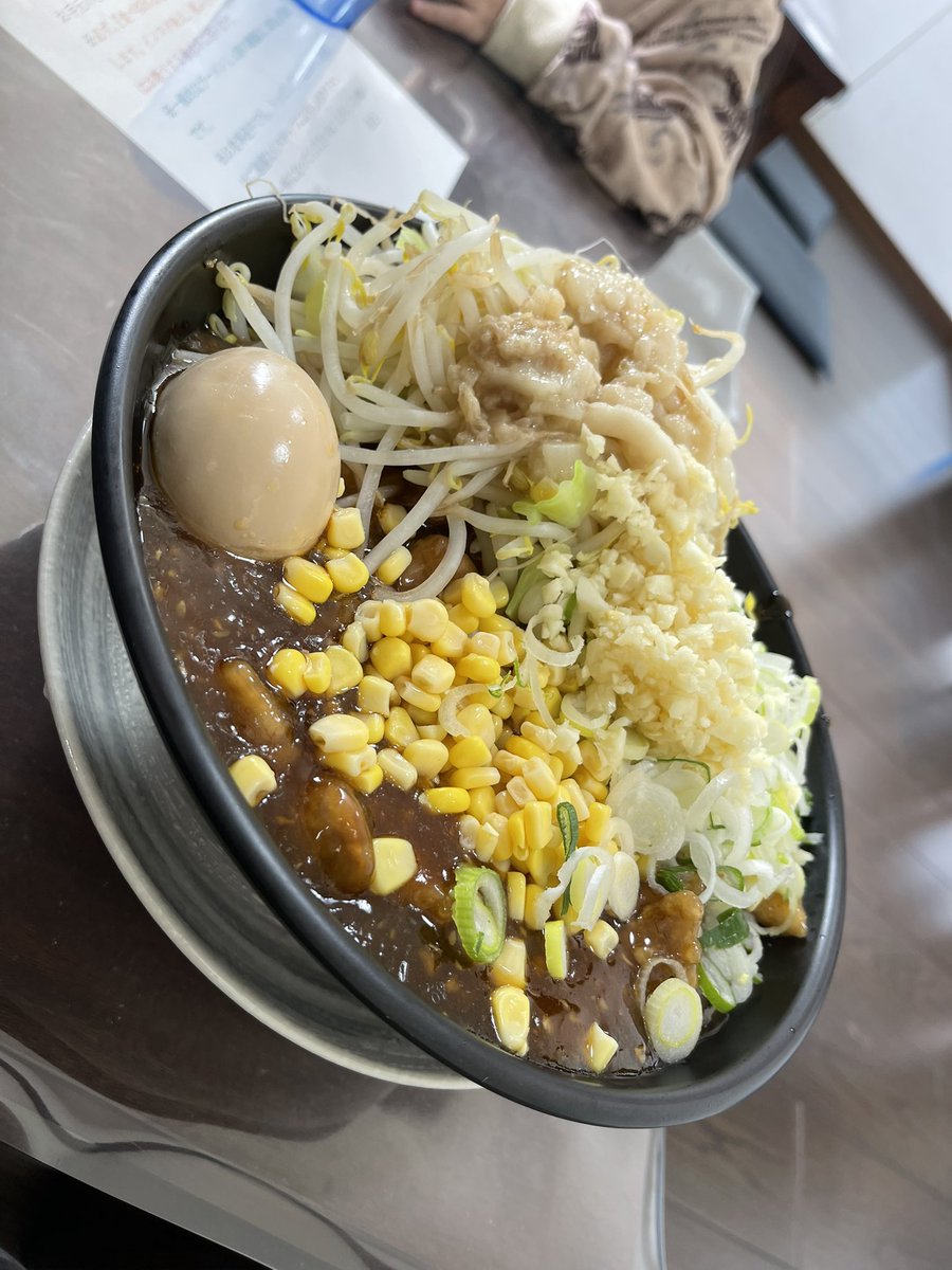 J14106's tweet photo. ラーメン富次郎　笠間友部店
焼肉冷やし麺350g
ニンニク多め
リピーターですね〜❣️
いついただいても、美味しい😍
甘辛餡　肉ゴロゴロ入🙆
マスターお心遣い感謝です🙇
飴もいただき感謝です🙏
ごちそうさまでした🥰 https://t.co/Lsh9nmjFXJ