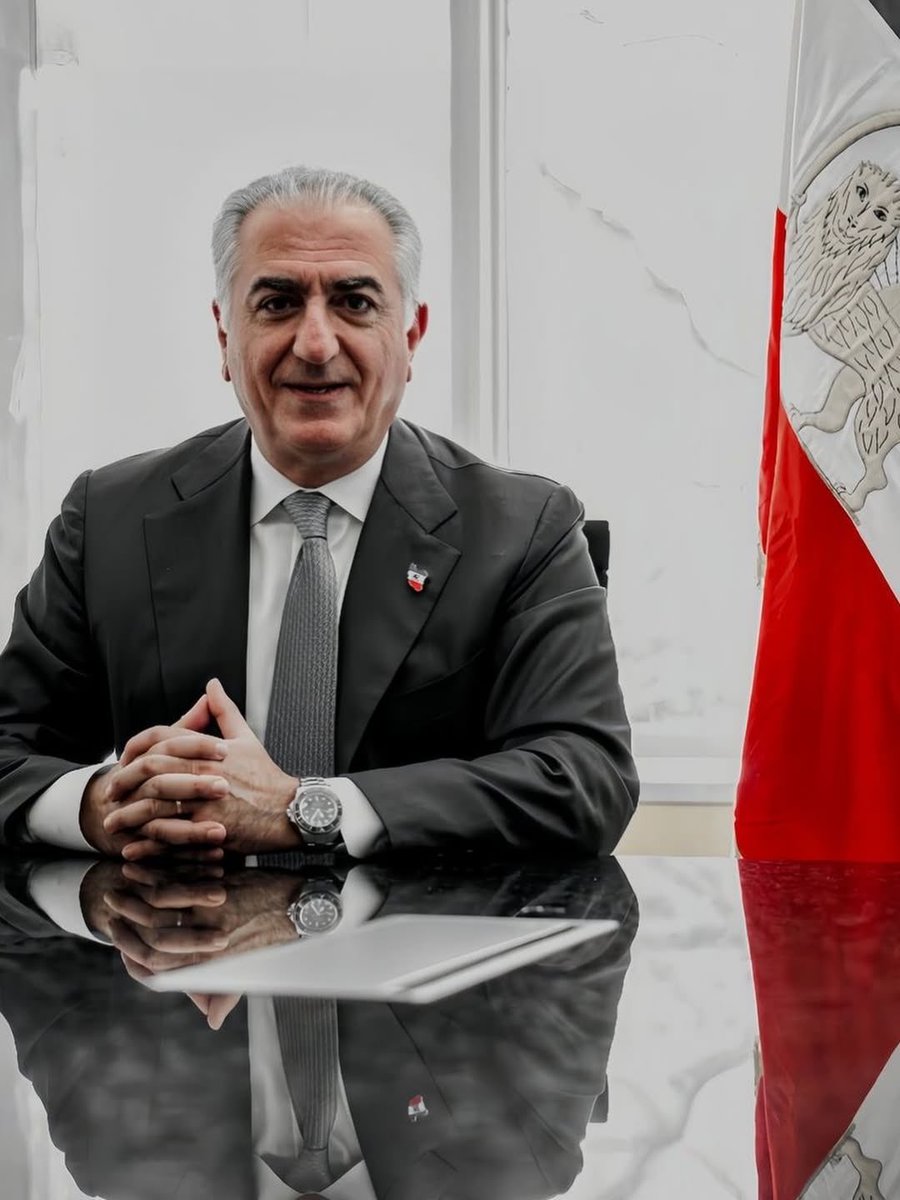 Joopiter15's tweet photo. سربازان گارد جاویدان شاهنشاهی
بنویسید جاوید شاه و هشتگ بزنید  

شاهمون هنوز ترنده  
نذارید از ترند بیفته  

#KingRezaPahlaviForIran  
#KingRezaPahlavi  
#DigitalBlackOutIran  

من رفتم بخوابم، پرچم رو بالا نگه دارید :) https://t.co/x8wdMNbcLd