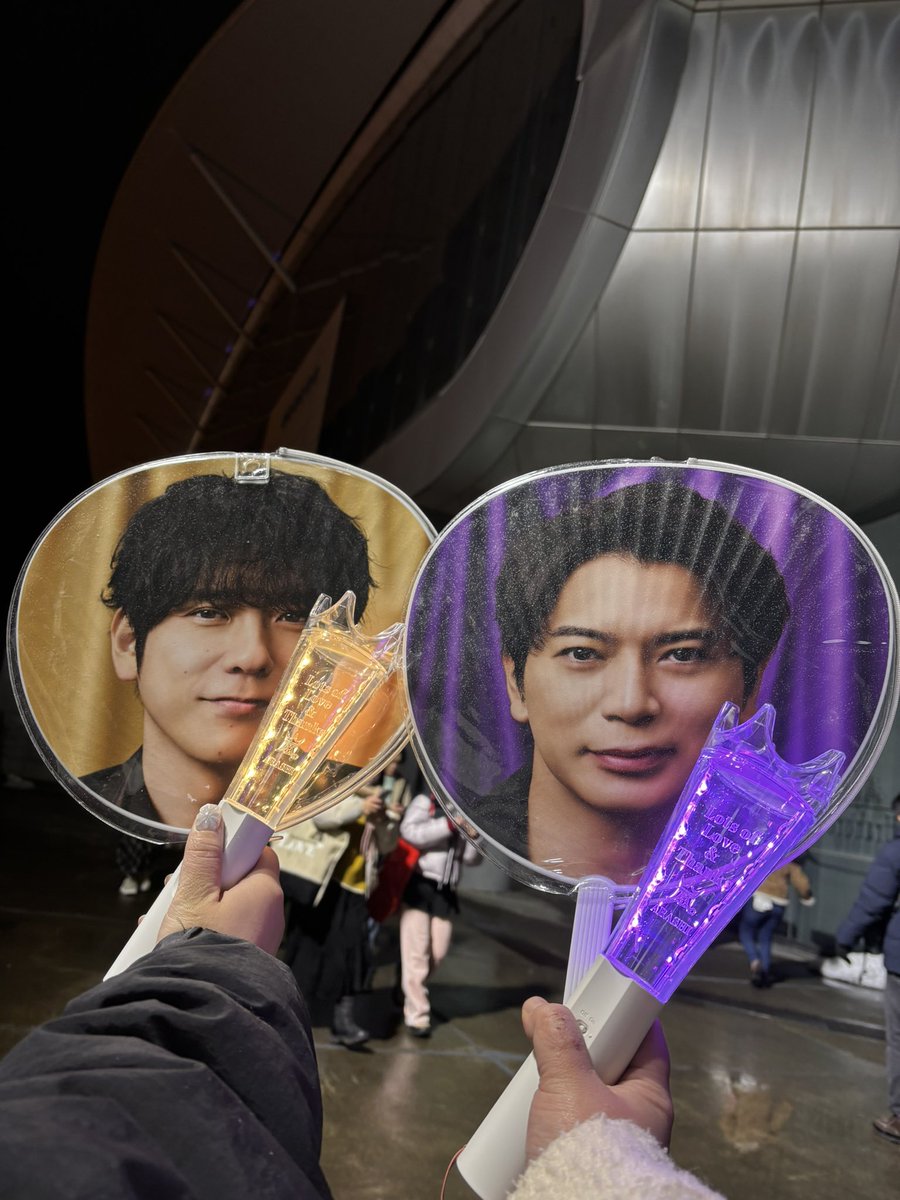 Jun_Matumoto038's tweet photo. 久々のポストになりますが、実は昨日札幌ドーム2日目に友達と参戦しておりました。福岡から遠征して行ったけど、すごく楽しめたし何より本人たちが楽しそうでほんとに幸せでした。 https://t.co/Uc07PWvGxi