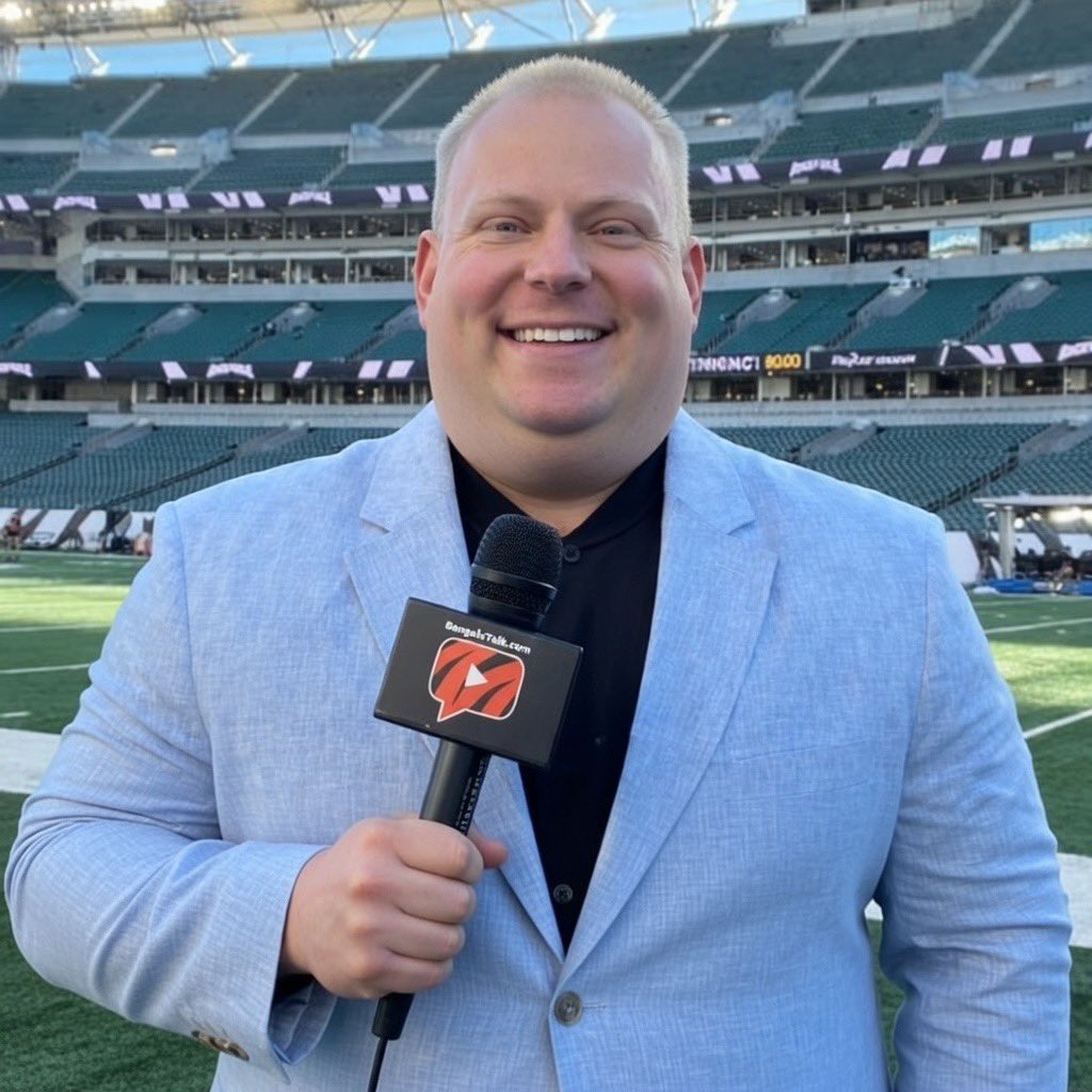 JONNY 🏈 tweet media