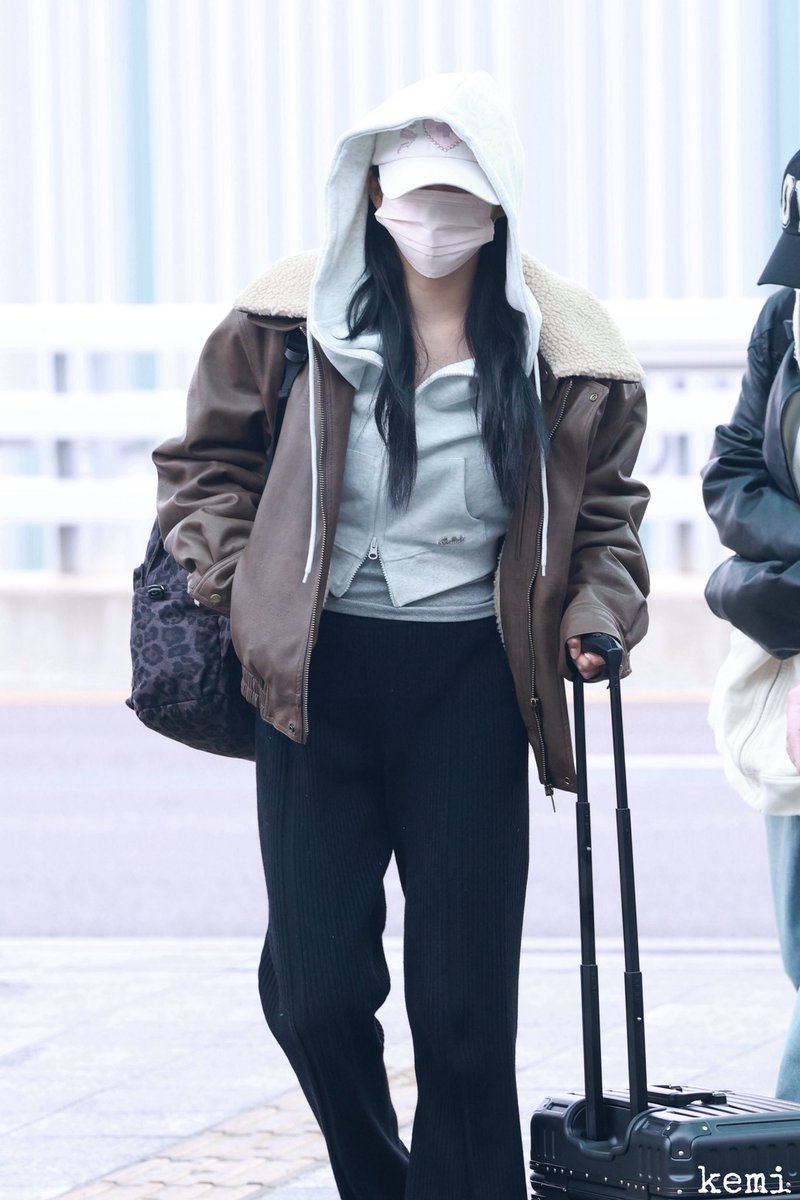 Gemmakemi's tweet photo. 260315 

ICN 출발

#엔믹스 #규진 #NMIXX #KYUJIN https://t.co/PDkC00ebBl