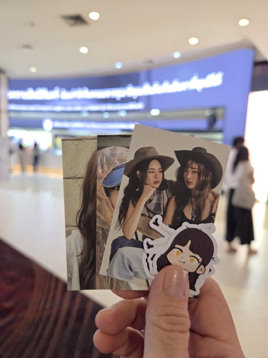 DaddyBearHKT's tweet photo. บันทึกไว้เป็นความทรงจำ 

ขอบคุณอะไรก็ตามในโลกใบนี้ ที่ทำให้ได้เจอ เด็กๆ ทั้งคู่ 
ตัดสินใจถูกมาก ที่มาหา ฮีลใจได้ดีสุดๆ ทำให้การมีชีวิต มีเป้าหมายล่ะ จะคอยซัพพอร์ตเสมอเลยนะคะ

ขอบคุณเด็กๆในด้อมด้วย ที่มาพูดคุย ดูแล คนแก่ง่อกแง่กคนนี้นะจ๊ะ ดีใจที่ได้เจอทุกคนนะ ❤️ 

เจอกันงานหน้า ( หวังว่าจะรอดปลอดภัยจนได้มาหาเด็กๆอีก สาธุ!!)

เป็นประสบการณ์ที่ดีในวัย 40++จัง ☺️