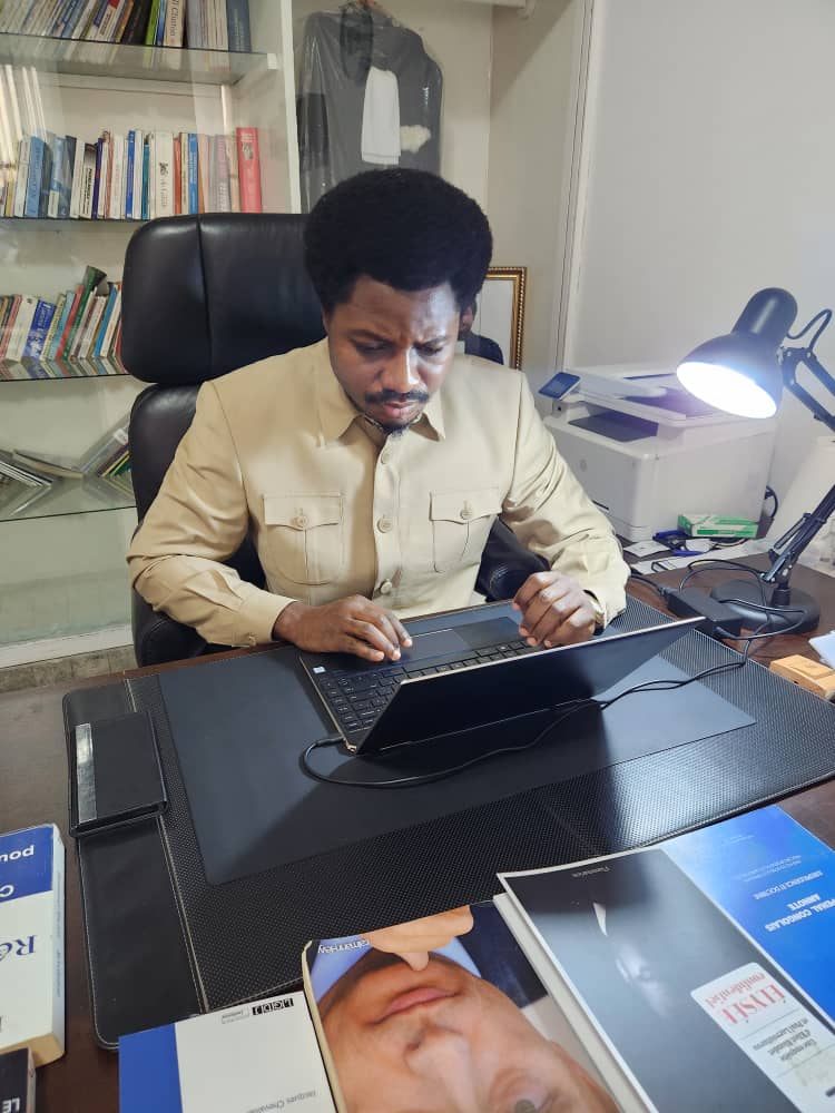 Bagumar60848655's tweet image. 7 Mois après sa #condamnation à 3 ans de prison ferme et 5 ans d'inéligibilité, maître @ConstantMutamba demeure ce jeune qui a convaincu l'opinion congolaise dans la lutte contre l'#impunité, le #détournement et la #corruption en RDC.
Ns lui réitérons toujours notre soutien