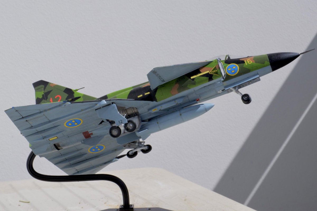 kaiyou_cat's tweet photo. Special Hobby 
1/72 JA-37

ようやく完成です、コンバットディパーチャーをイメージ
スプリッター迷彩筆塗り、本当にしんどかったもうやりません https://t.co/SyXdaDJTmL