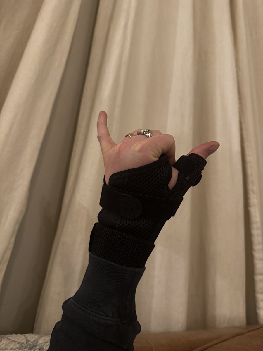 𝐁𝐋𝐎𝐗𝐗 tweet media