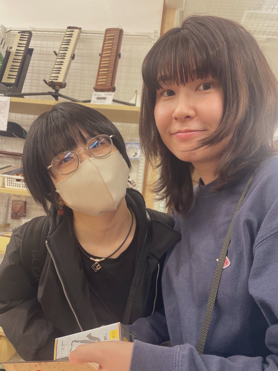 NOKSaxQuartet's tweet photo. 公演後は、メンバーで少しだけ乾杯できました🍻
こういった時間も多くないので、貴重な機会です😌

本日は、いつもお世話になっております中善楽器さまへ！
短時間・弾丸ですが、全員でお伺いいたしました😆
選定やマウスピース、リード、リードケースなどなどお買い上げ😂
ありがとうございました！🌸 https://t.co/9S7DPYonPs