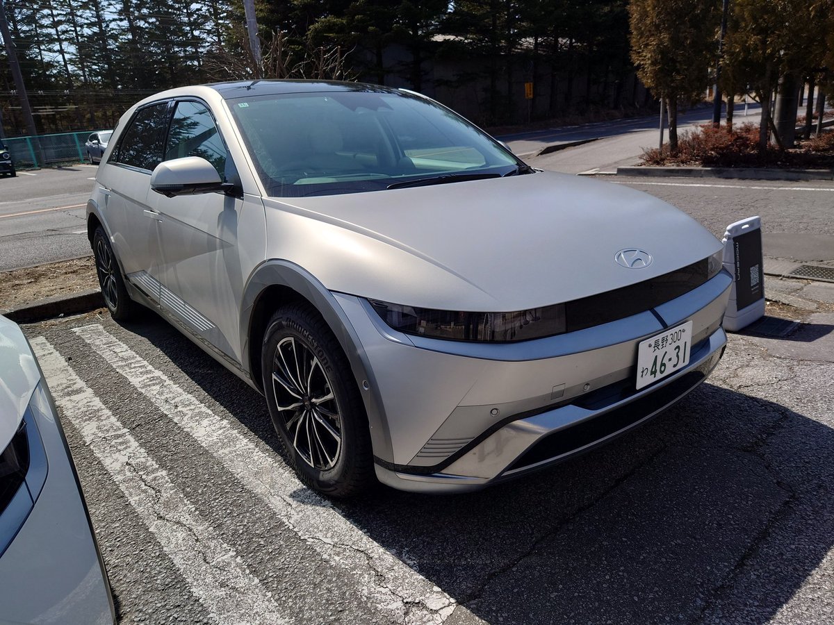 Zuyo_NZE121's tweet photo. 今日も今日とて #Hyundai (現代)のカーシェア #MOCEAN !
いつもの軽井沢書店STより #IONIQ5 です。3時間クーポンを使い、浅間サンラインを上田方面へ下っていきました。
IONIQ5で走るのは初めてだから新鮮!!😲 https://t.co/Fo4XXVkit7