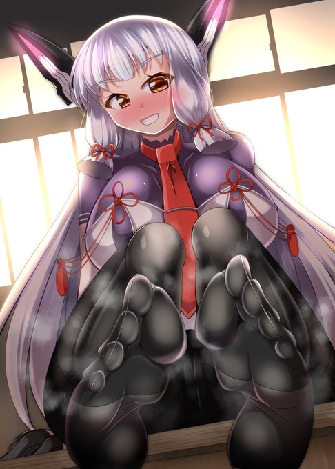 足裏を見せてくれる叢雲ちゃん 