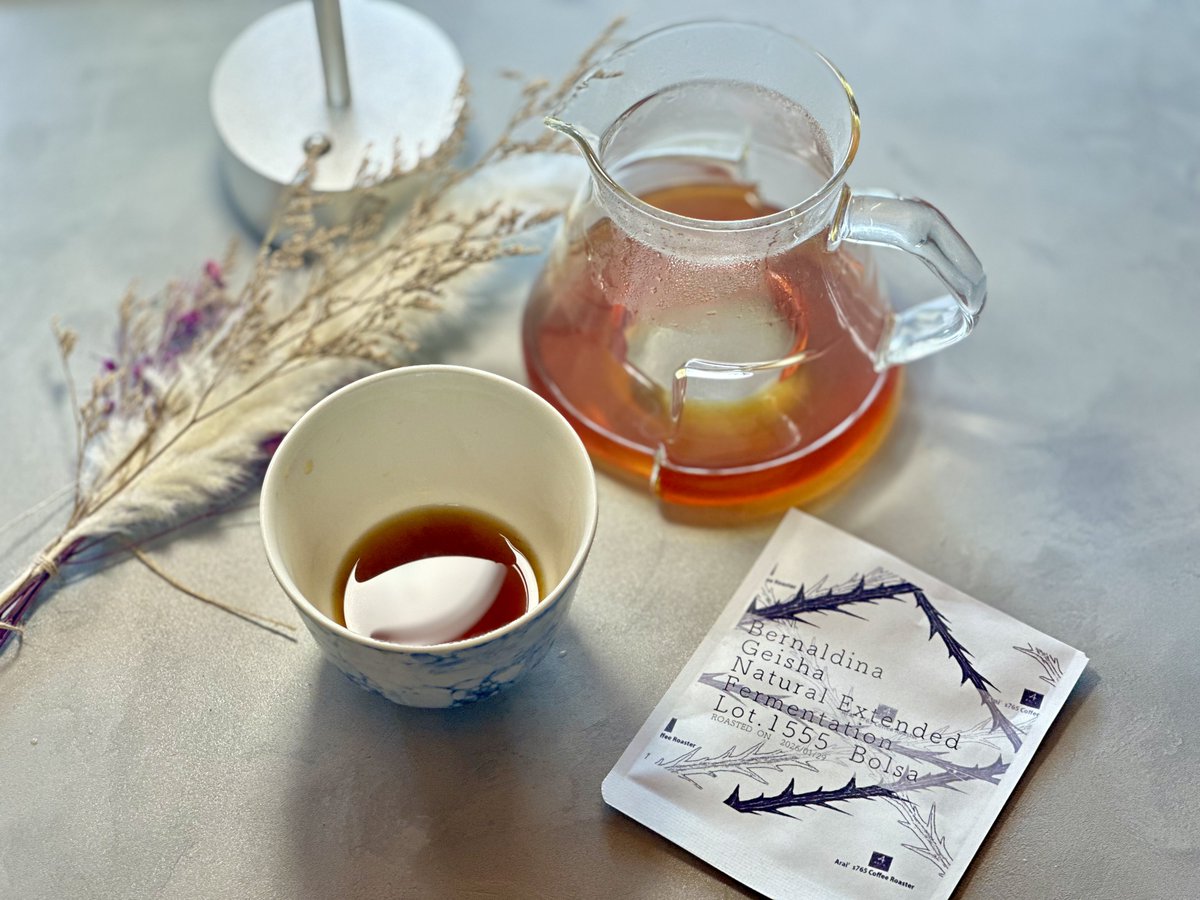 Bernaldia、前に飲んだのとロット違いかな。白い花の香りに紫の花の香りもある😋

PANAMA Bernaldina Geisha Natural Extended Fermentation Lot.1555 Bolsa
Arai’s 765 Coffee Roaster