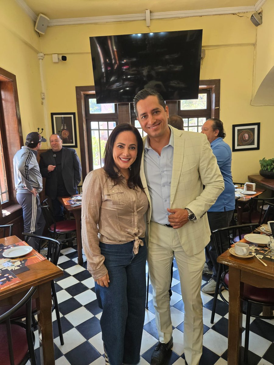 AlexTopete1's tweet photo. Un gusto coicidir con @KleopatraSando en el programa de Frente al Poder de @oscarabrego111 https://t.co/dNM1yznd5e