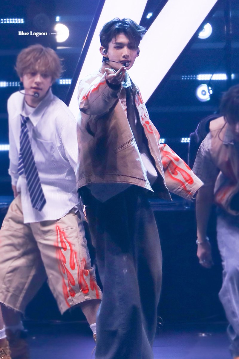 𝑩𝒍𝒖𝒆 𝑳𝒂𝒈𝒐𝒐𝒏 tweet media