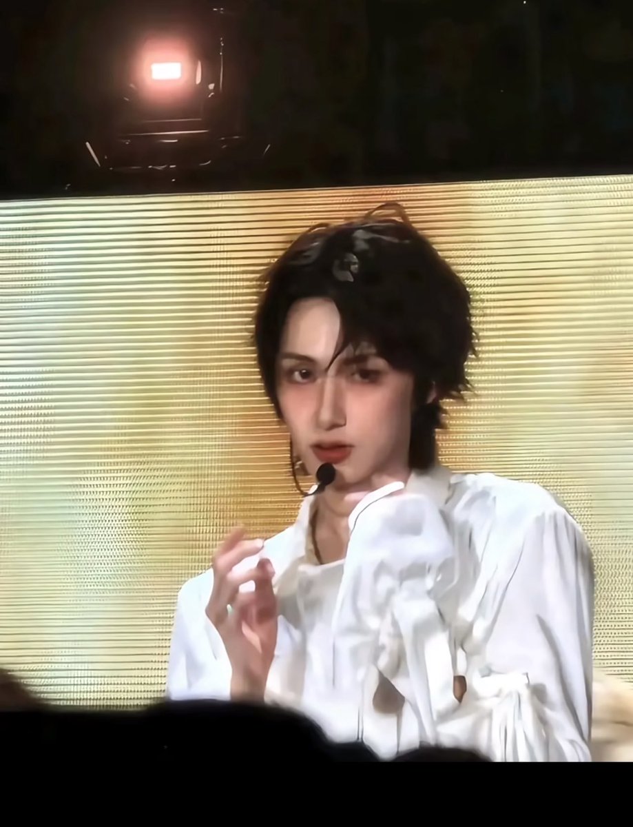 This beauty left me SPEECHLESS

#SEVENTEEN #세븐틴  #文俊辉  #준 #문준휘 #JUN #ジュンピ<a href="/pledis_17/">세븐틴(SEVENTEEN)</a>