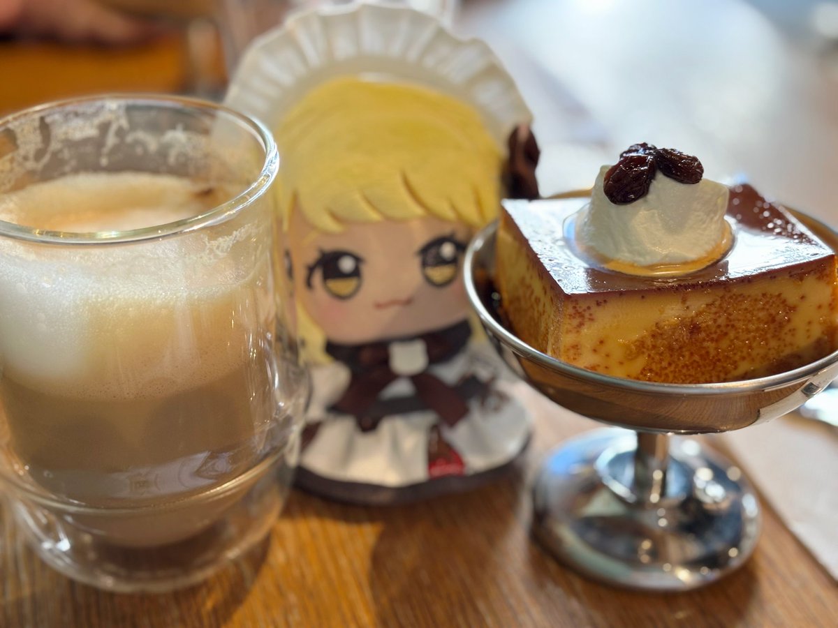 ramun29's tweet photo. 久しぶりのカフェ☕️
固めのプリン食べれて嬉しいナー☺️

 #初星学園ぬいぬい部 https://t.co/1zgYwPfS7k