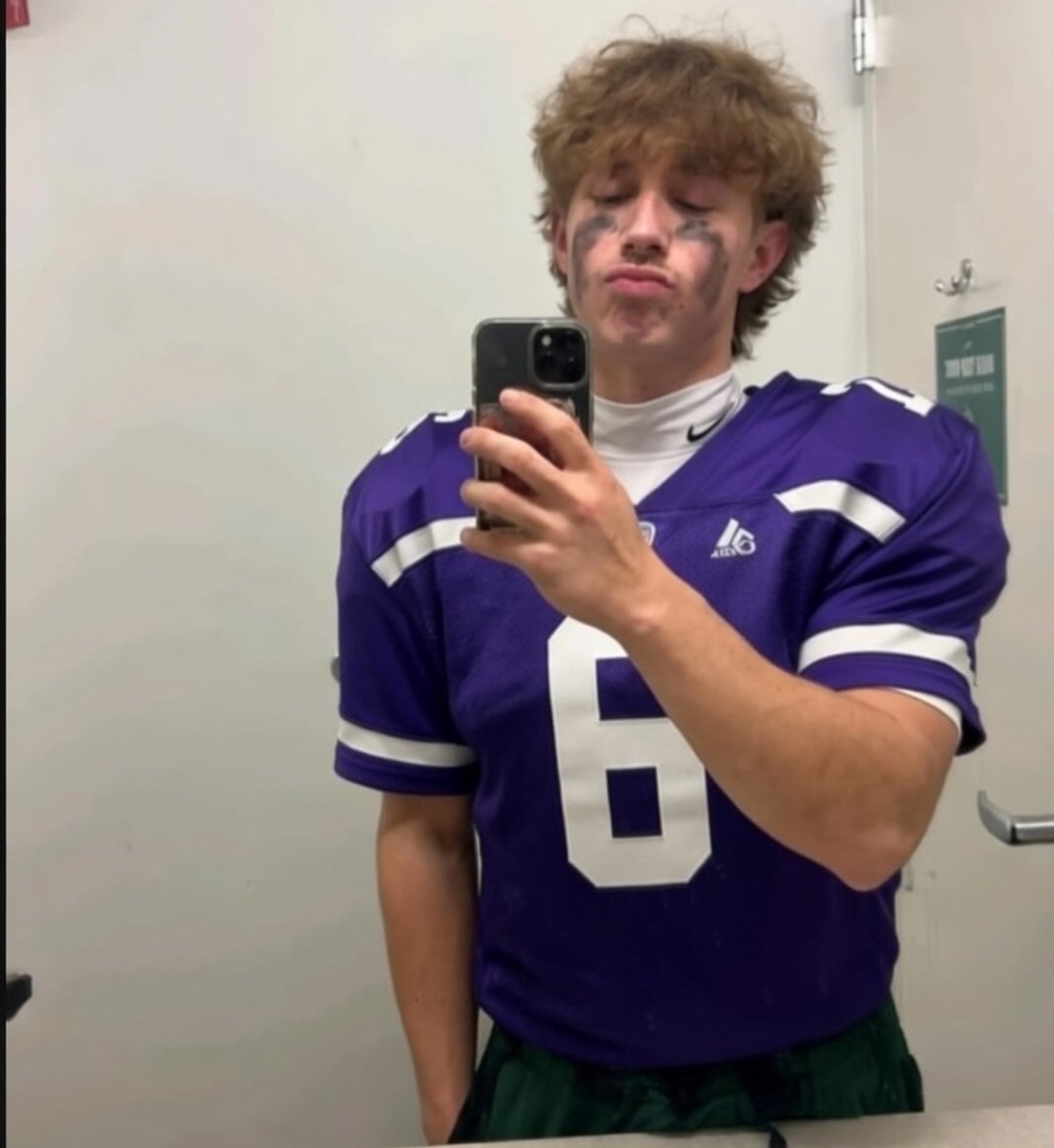 SANDY HAIR, OCEAN EYES... tweet media