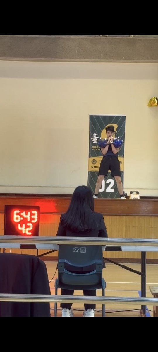 Mr_8Yashi's tweet photo. 壺鈴真的是個神奇的東西
在高強度有氧的狀況下，還可以維持爆發力及旋轉運動
除了有點費手以外還真的是好運動💪
（（感覺腰都變好了🤣 https://t.co/UaQ3pLZ3Rc