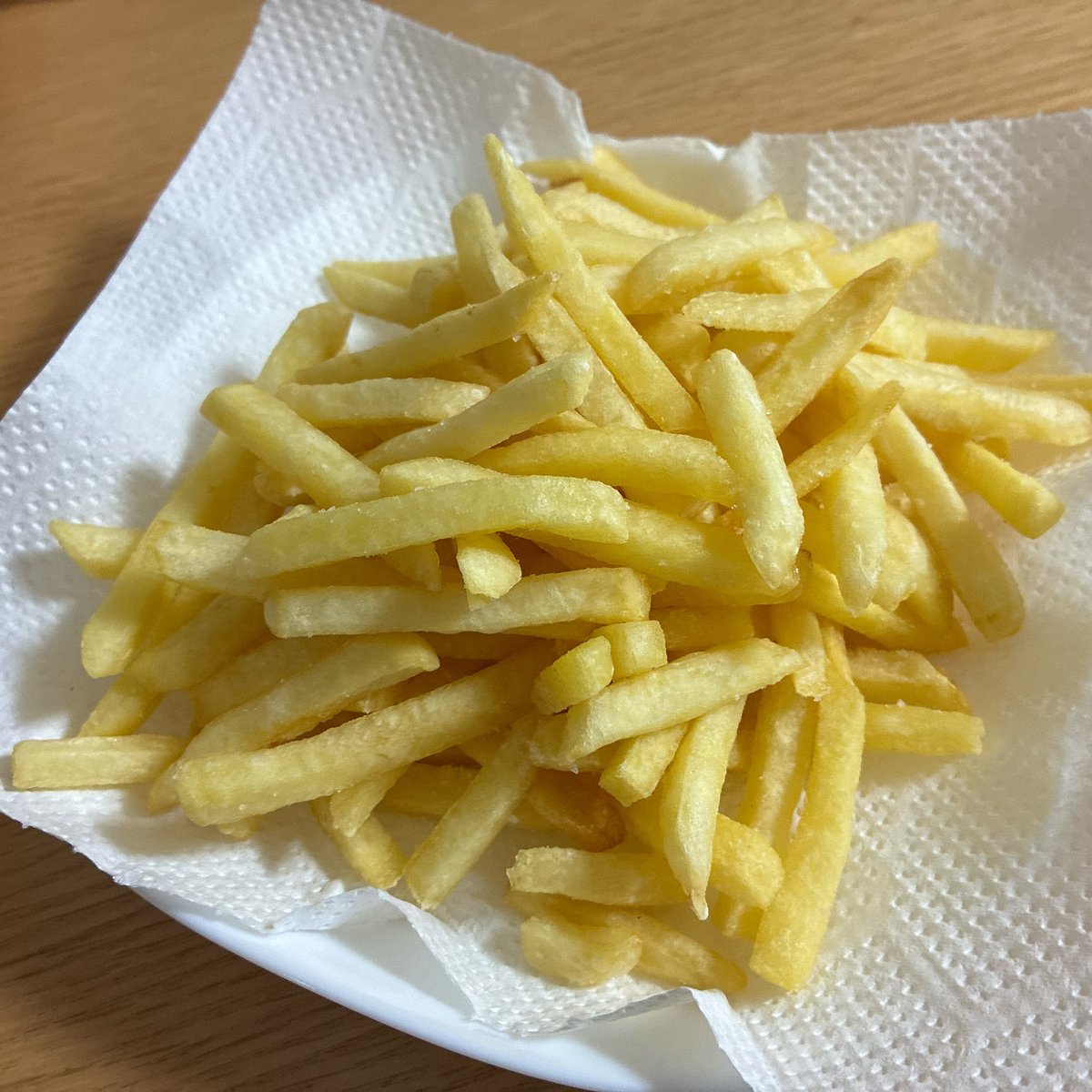 Kojinik1009's tweet photo. 仕込みその3。 #やんのおうちバル #やんの休日 #料理好きと繋がりたい #フライドポテト #frenchfries #shoestrings https://t.co/fFK13vJ8Hj