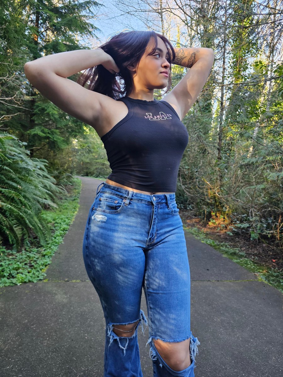 ashley 🎀 tweet media