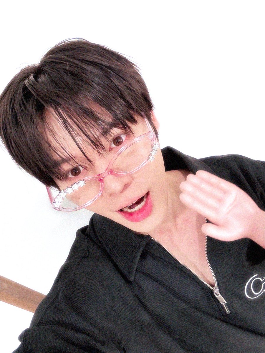 [📸] [#Our_Story_Unfolding] Season 2

오늘도 신나게 즐겨보자고! ⸜( ˙ ˘ ˙)⸝♡

#GHOST9 #고스트나인 #ゴーストナイン