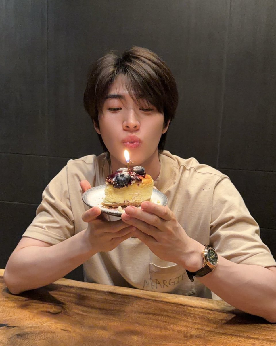 Bluepongtiwat tweet media