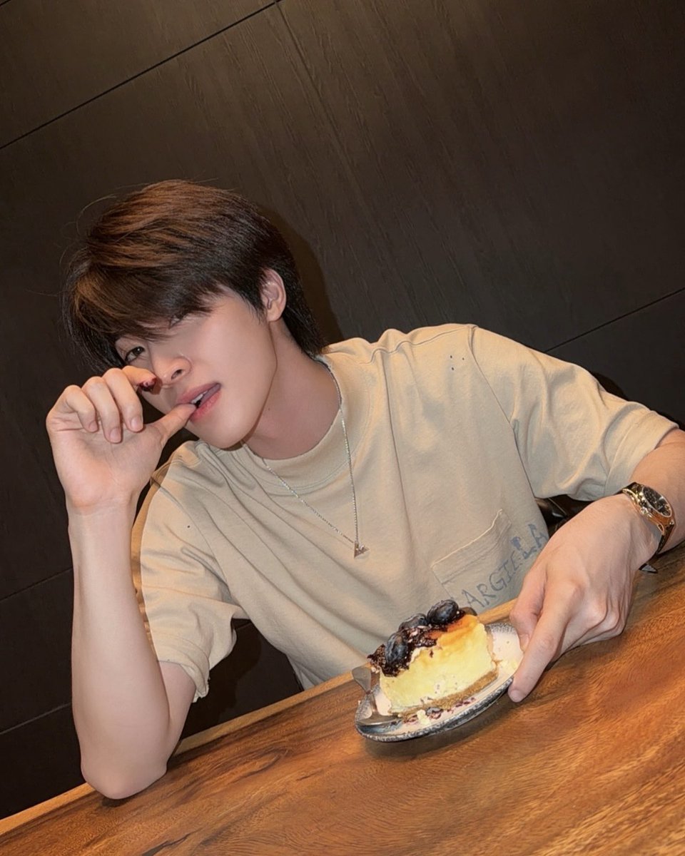 Bluepongtiwat tweet media