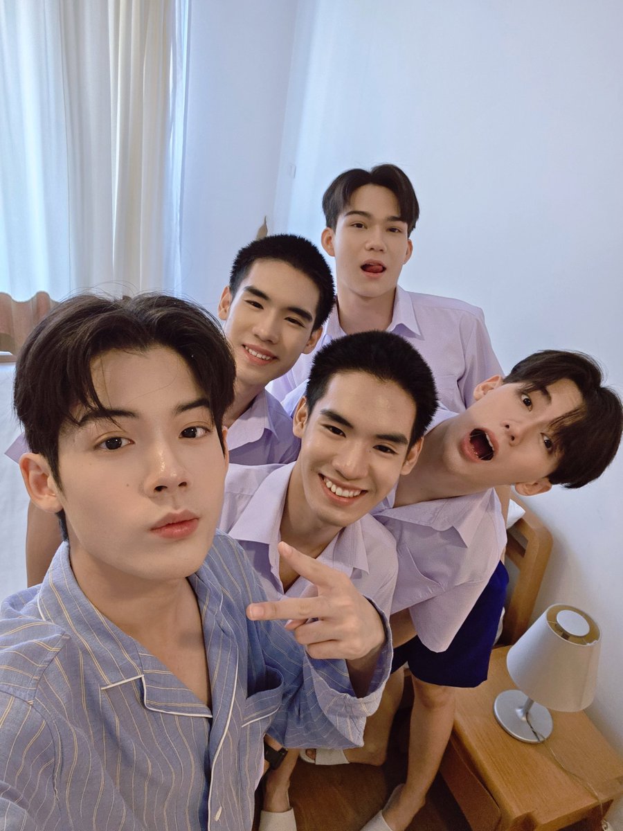 CLASS CRUSH CRISIS tweet media