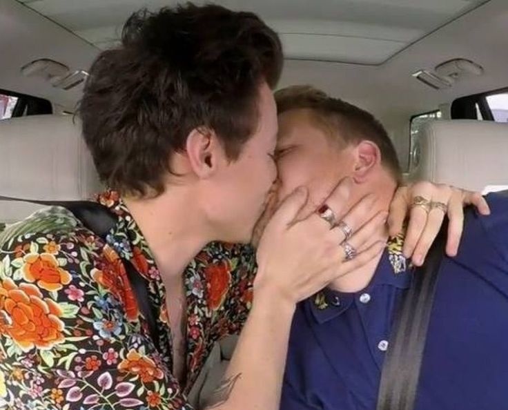 "did Harry Styles jus-?" literally where have you been.