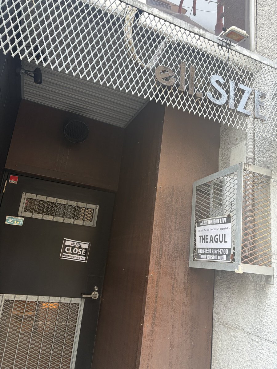 はじめてのライブハウス行くの新鮮ですき