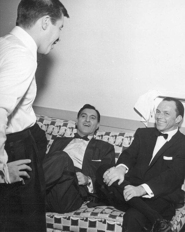 Os tuiteo así...
Es domingo.