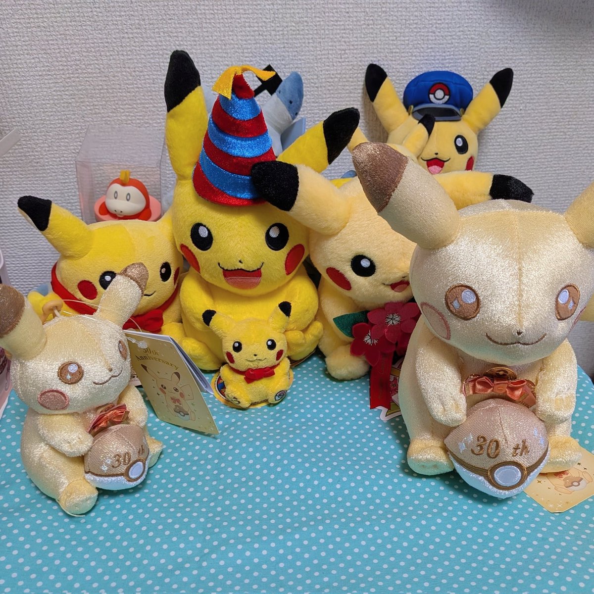 30周年記念ピカチュウ届いた！ キラキラしててかわいい！ 10周年の