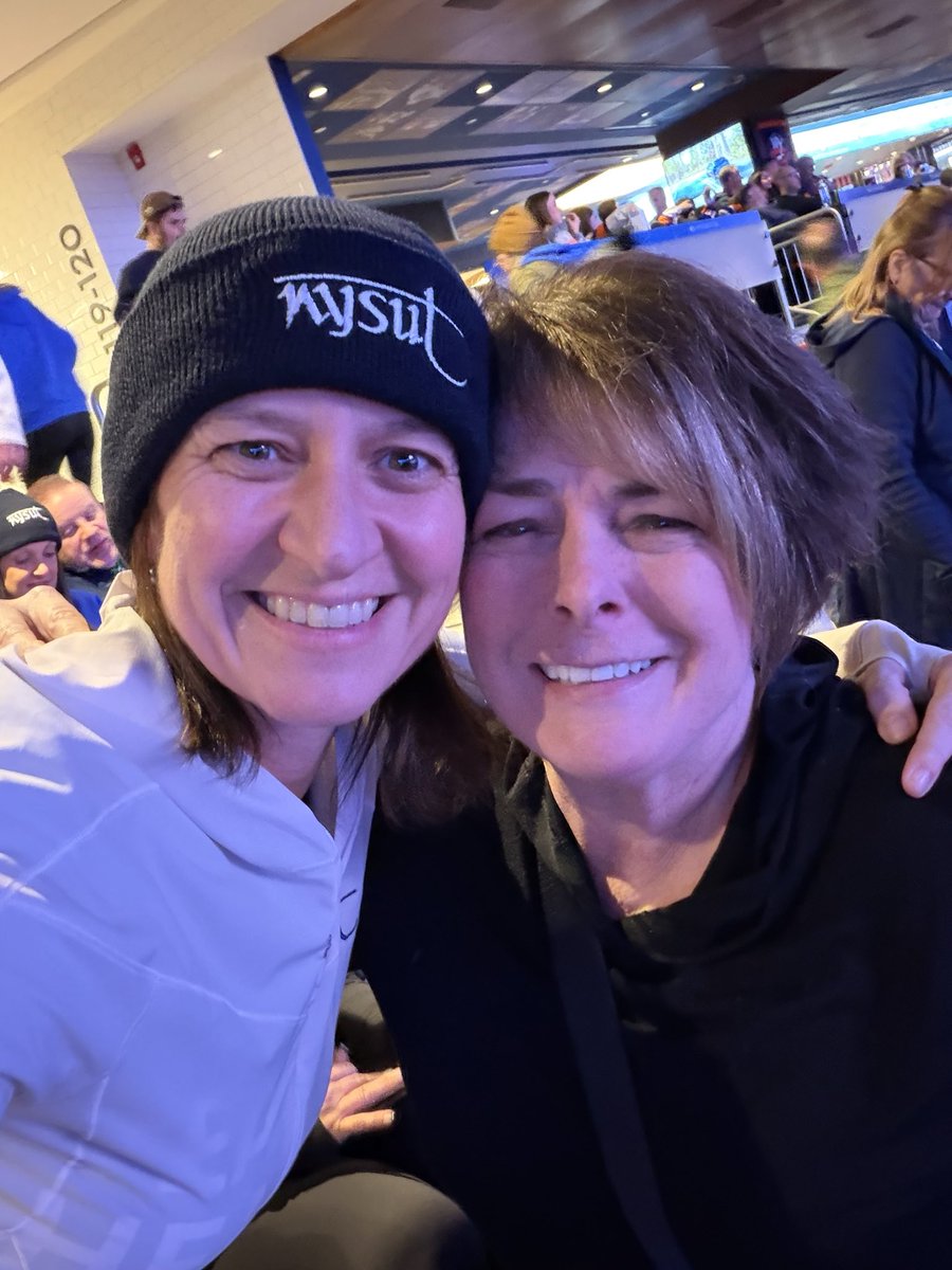 Melinda Person 🍎✌🌈 tweet media