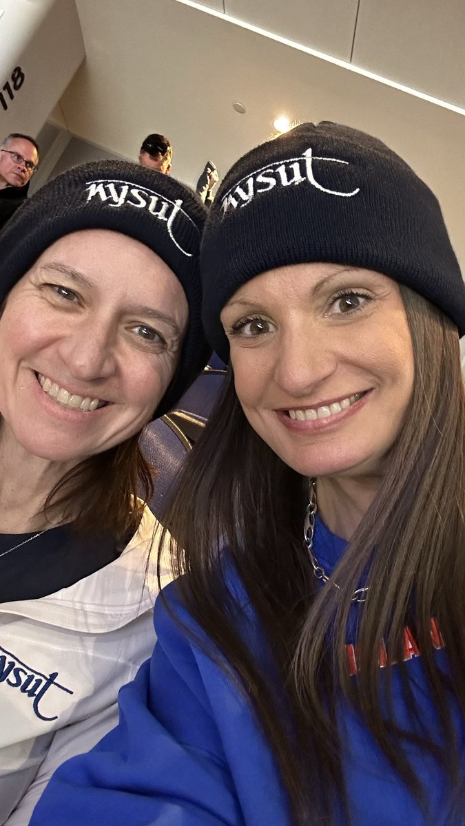 Melinda Person 🍎✌🌈 tweet media