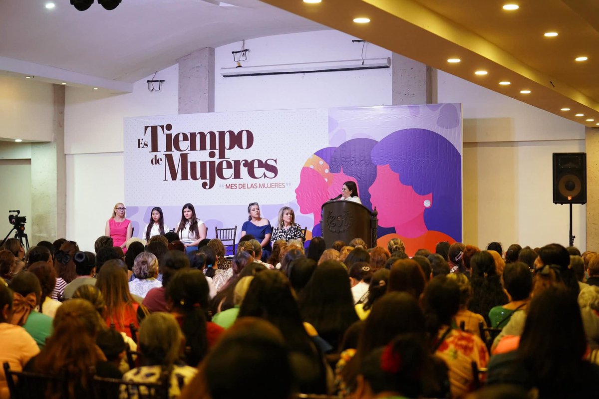 imeldacastromx's tweet photo. Un bonito encuentro con mujeres del municipio de #Ahome, en la ciudad de Los Mochis. Compartimos ideas e informamos sobre los avances que en estos años de transformación han fortalecido los derechos de las mujeres.

Reafirmamos que cuando las mujeres nos informamos y participamos, avanzamos juntas.

Con nuestra presidenta @Claudiashein, seguimos trabajando por el bienestar y los derechos de todas.