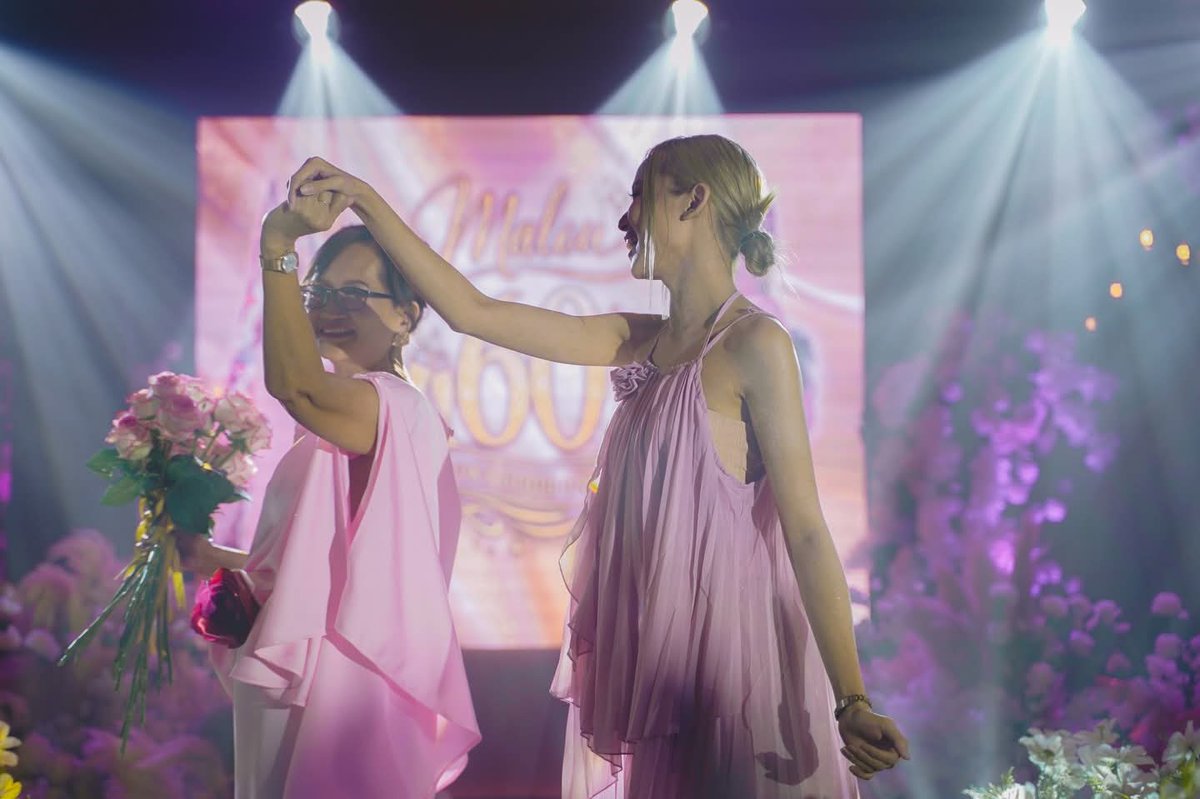 Hindi naman ako invited at lalong d parte ng pamilya nila pero ba't nakakaiyak itong picture na ito 🥹😭😢

Sobrang saya ko para kay gwenny at sa Mama niya 🥹🤧