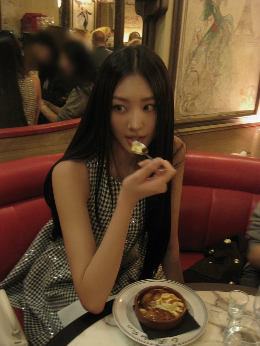 kunmandooo's tweet photo. 가원이 진짜 공주님같애 https://t.co/2xx2ugH7S0