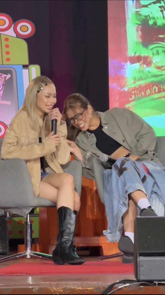 formalaiahshee's tweet photo. happy gwenaiah day po! 💘 https://t.co/eL2D7XupW6